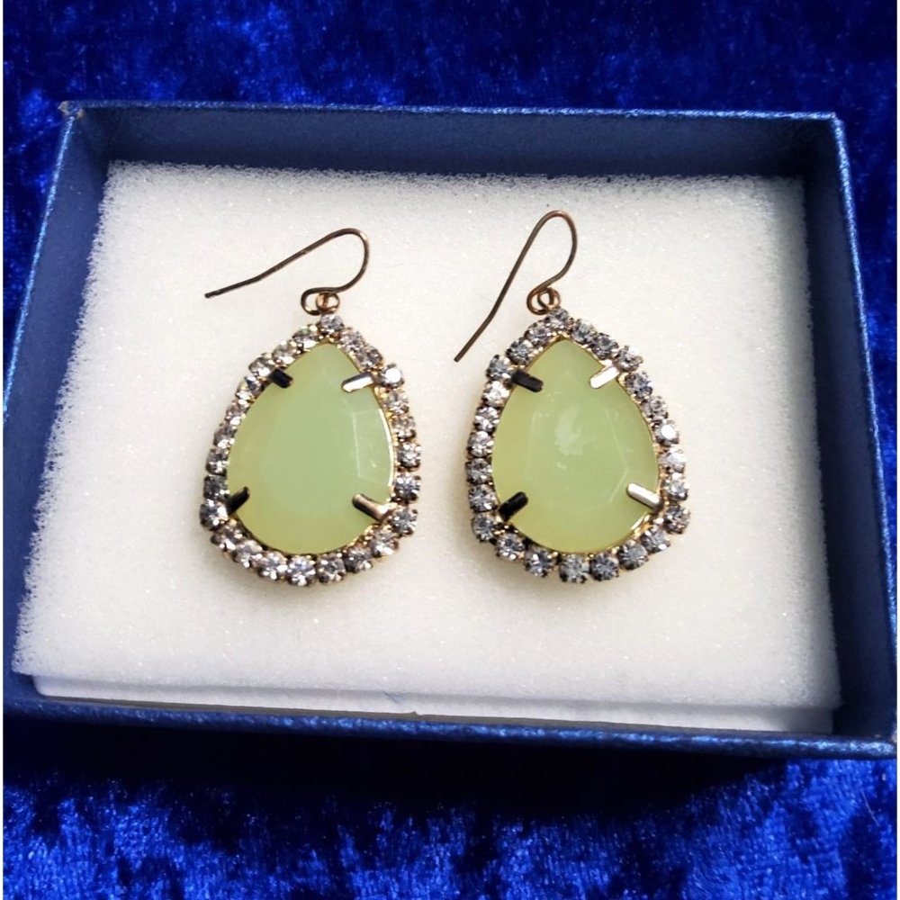 vintage womens green faux gem chrystal ringed gold tone drop earrings.